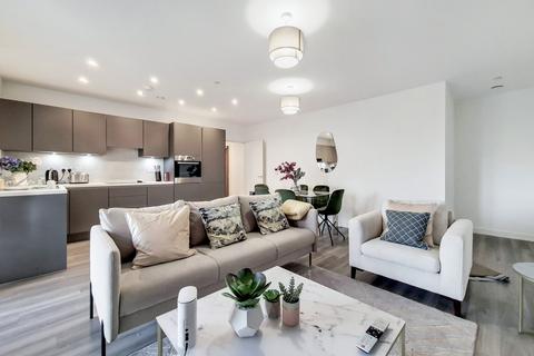 3 bedroom flat for sale, Green Street, London
