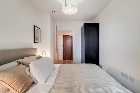 3 bedroom flat for sale, Green Street, London