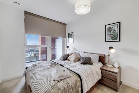 3 bedroom flat for sale, Green Street, London