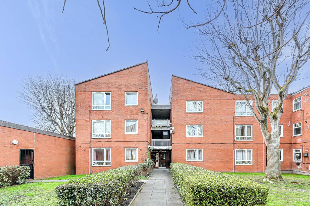 Scott Court, Silverthorne Road, Clapham, London, SW8 1 bed flat for sale £365,000