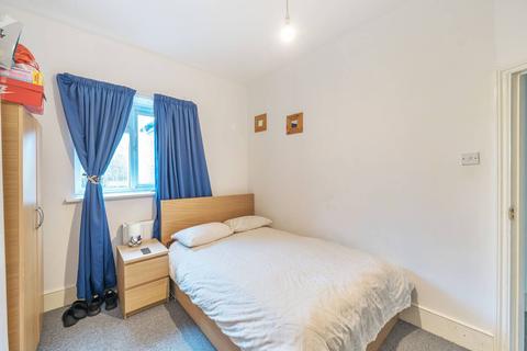 8 Bensham Manor Road, Thornton Heath, CR7 7AA