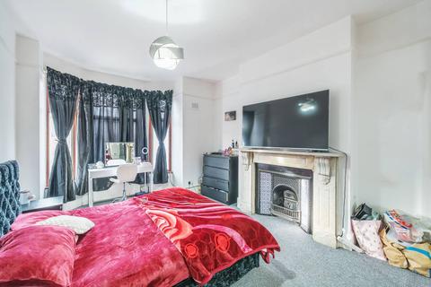 8 Bensham Manor Road, Thornton Heath, CR7 7AA