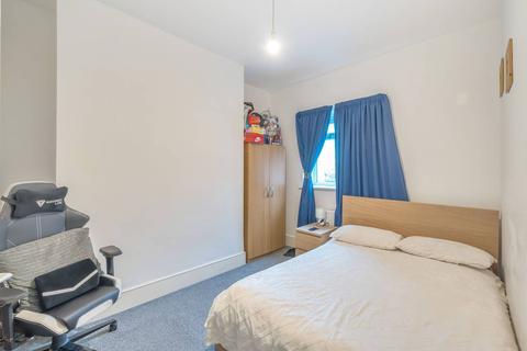 8 Bensham Manor Road, Thornton Heath, CR7 7AA