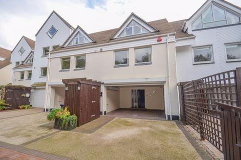 3 bedroom townhouse to rent, CHRISTCHURCH TOWN CENTRE