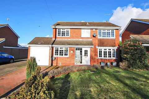 32 Hatch Heath Close, Wombourne, Wolverhampton, WV5 8DR