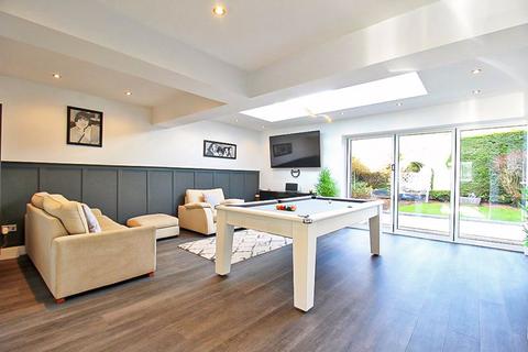 32 Hatch Heath Close, Wombourne, Wolverhampton, WV5 8DR