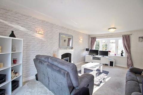 32 Hatch Heath Close, Wombourne, Wolverhampton, WV5 8DR