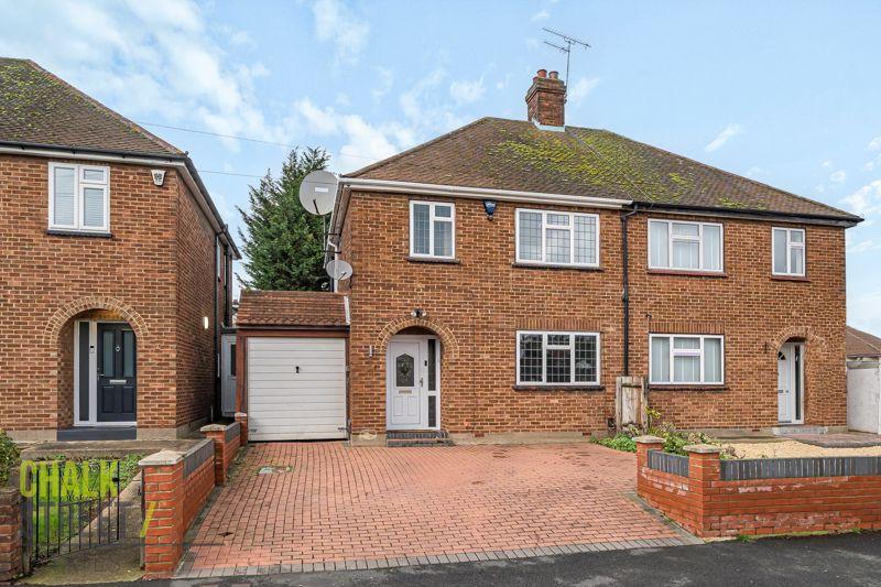 Derby Avenue, Upminster, RM14 3 bed semidetached house £500,000