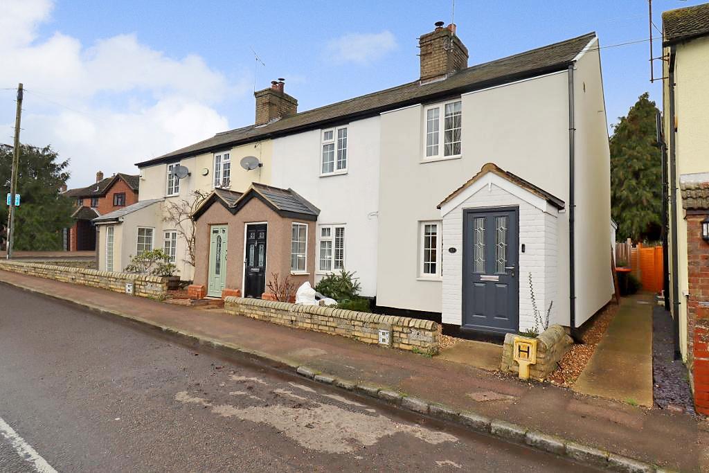 Church Road, Streatley, Bedfordshire, LU3 3PN 2 bed cottage for sale