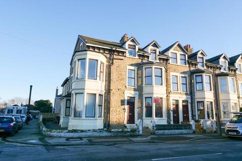 2 bedroom flat to rent, Thornton Road, Morecambe, LA4 5PJ