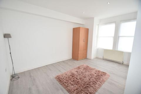 4 bedroom apartment to rent - Eastfields Road, Acton W3