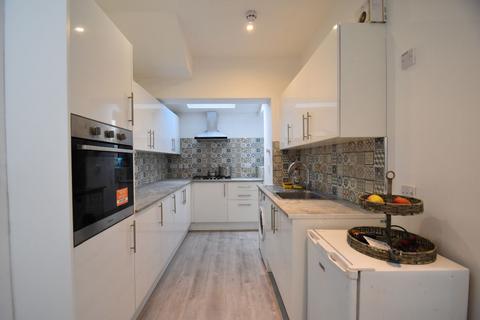 4 bedroom apartment to rent, Eastfields Road, Acton W3