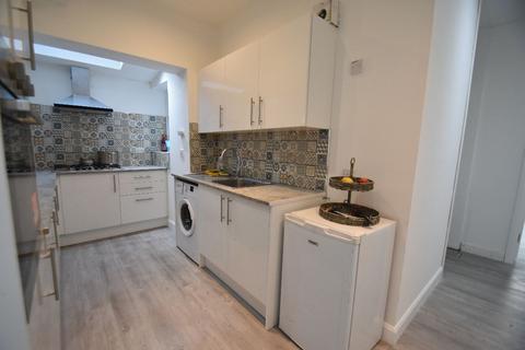4 bedroom apartment to rent, Eastfields Road, Acton W3