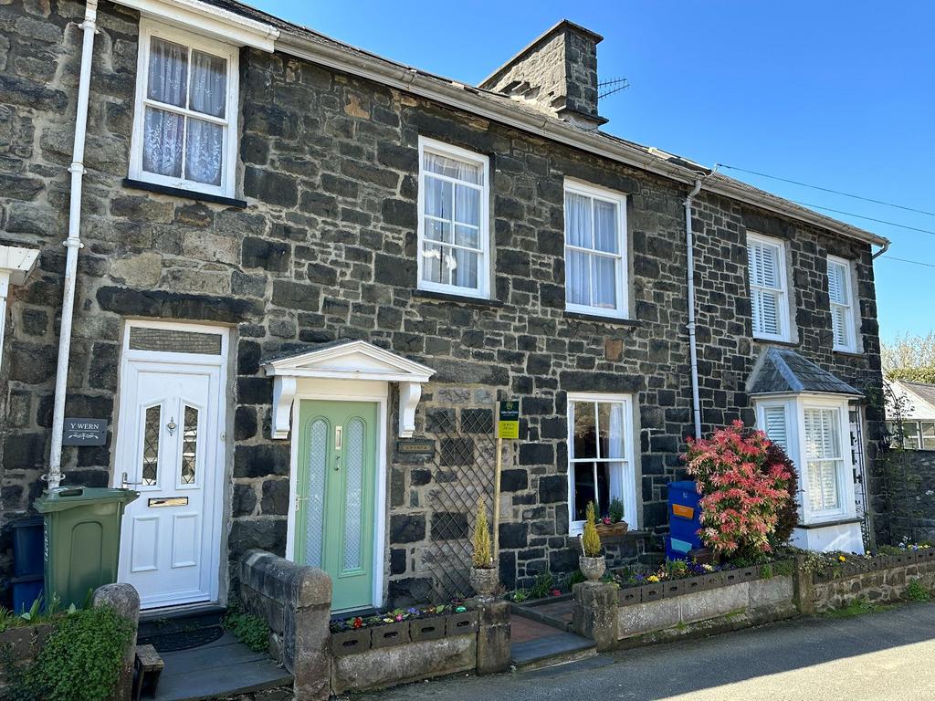 Gwynfa, Upperfield Street, Dolgellau. LL40 1NA 3 bed terraced house for