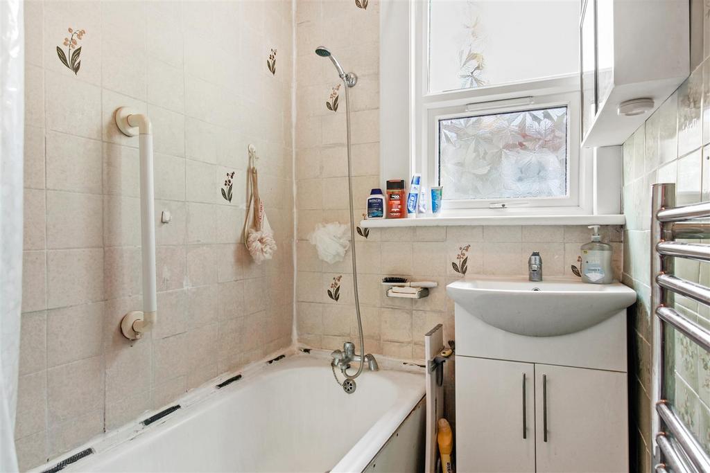 54 Woodside Road - vq Pi Id D4k C5 SYj Gj Vc7 A.jpg