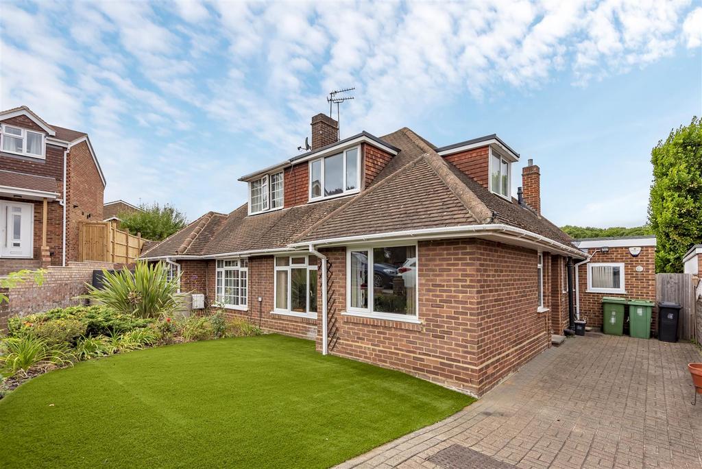 Downs Close, Penenden Heath 3 bed semidetached bungalow £375,000