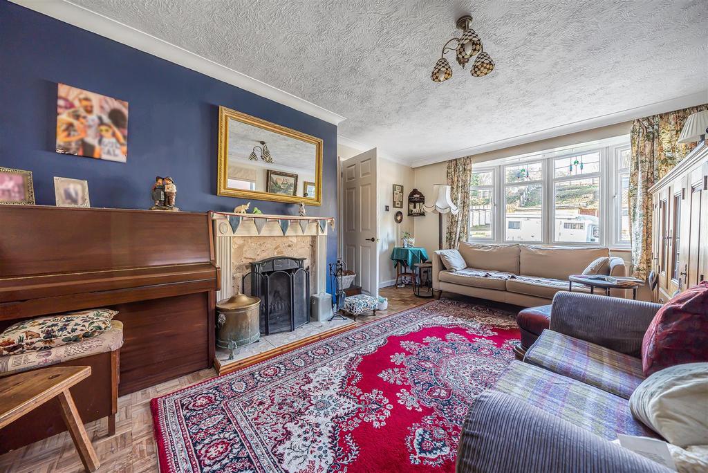 Chapman Avenue, Maidstone 3 bed semidetached house £350,000