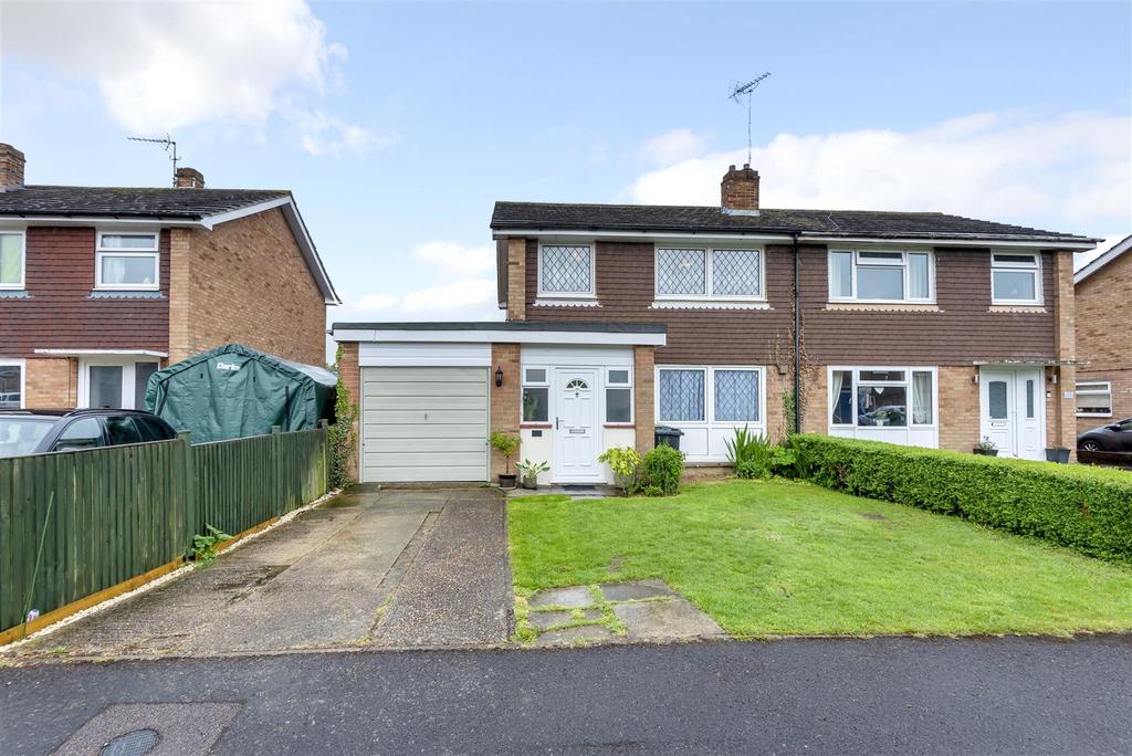 Rushford Close, Headcorn 3 bed semidetached house £400,000