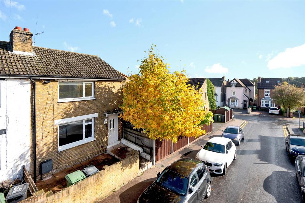 Dover Street, Barming 3 bed semidetached house £270,000