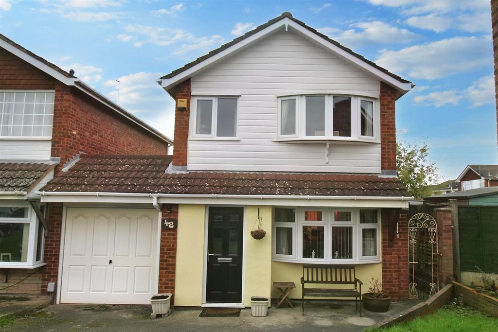 The Raywoods, Stockingford, Nuneaton 3 bed detached house for sale £