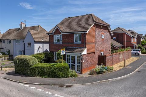 1 Adbert Drive, East Farleigh, Maidstone, ME15 0DE