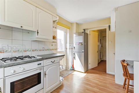 1 Adbert Drive, East Farleigh, Maidstone, ME15 0DE
