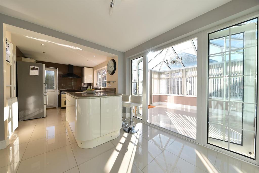 Trafford Close, Stevenage 4 bed detached house £625,000