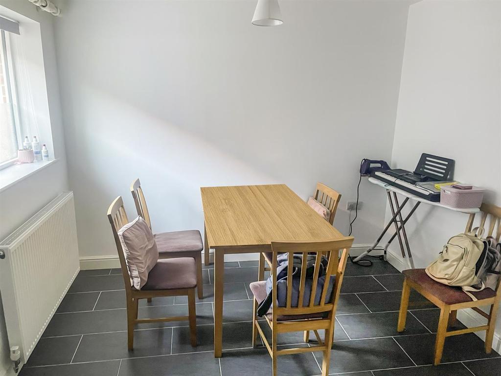 Additional kitchen/dining room photo