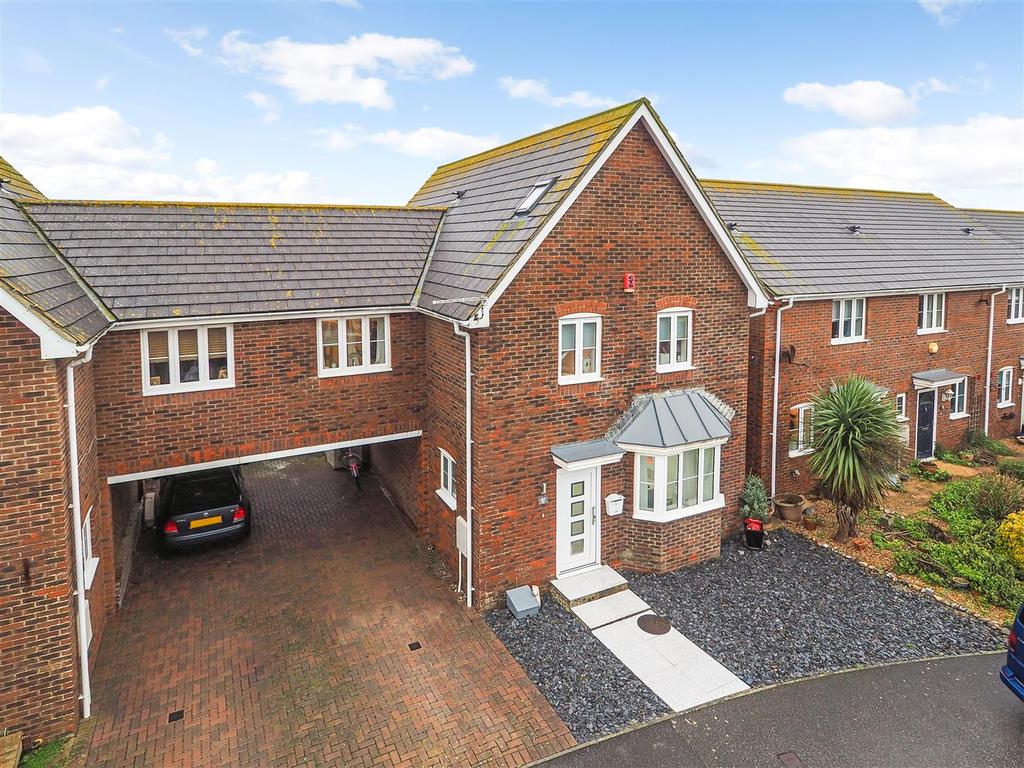 Mere Close, Bracklesham Bay, Chichester 4 bed link detached house for