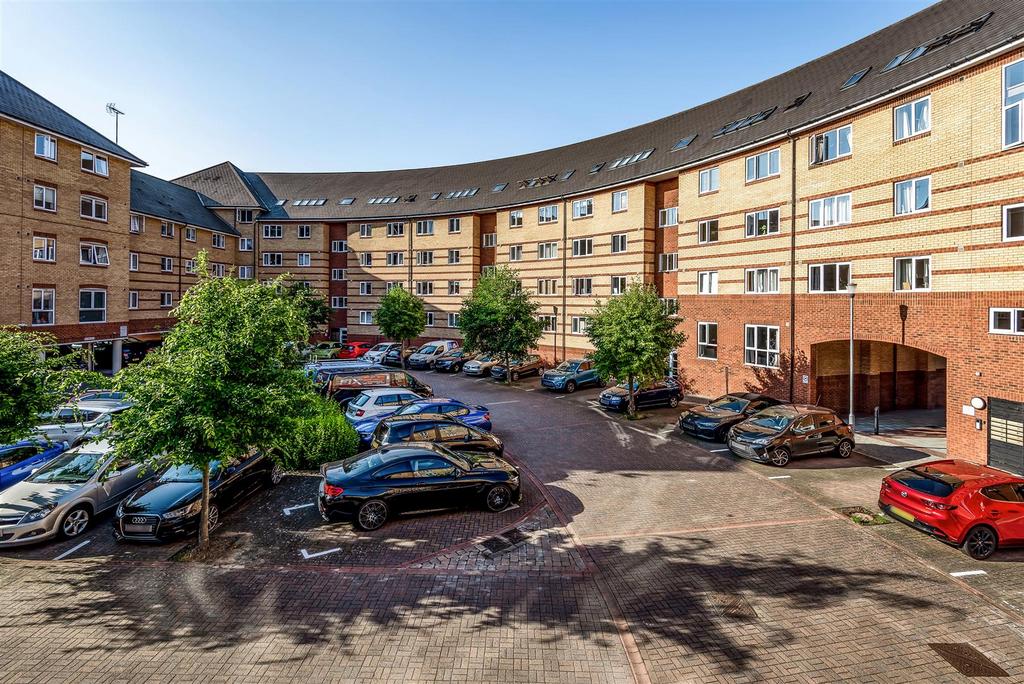 St. Peters Street, Maidstone 2 bed apartment for sale £275,000