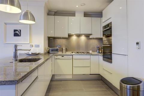 2 bedroom apartment for sale, West Heath Place, NW11