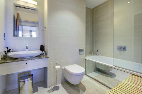 2 bedroom apartment for sale, West Heath Place, NW11