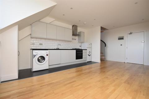 2 bedroom flat to rent, Consort Way, Horley