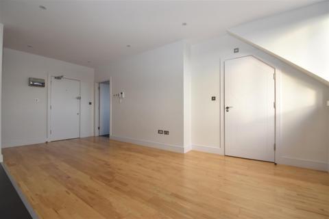 2 bedroom flat to rent, Consort Way, Horley