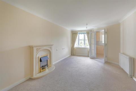 2 bedroom apartment for sale - St Rumbolds Court, ,Buckingham Road, Brackley, Northamptonshire, NN13 7BF