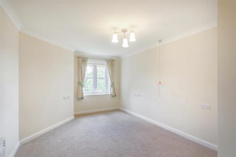 2 bedroom apartment for sale - St Rumbolds Court, ,Buckingham Road, Brackley, Northamptonshire, NN13 7BF