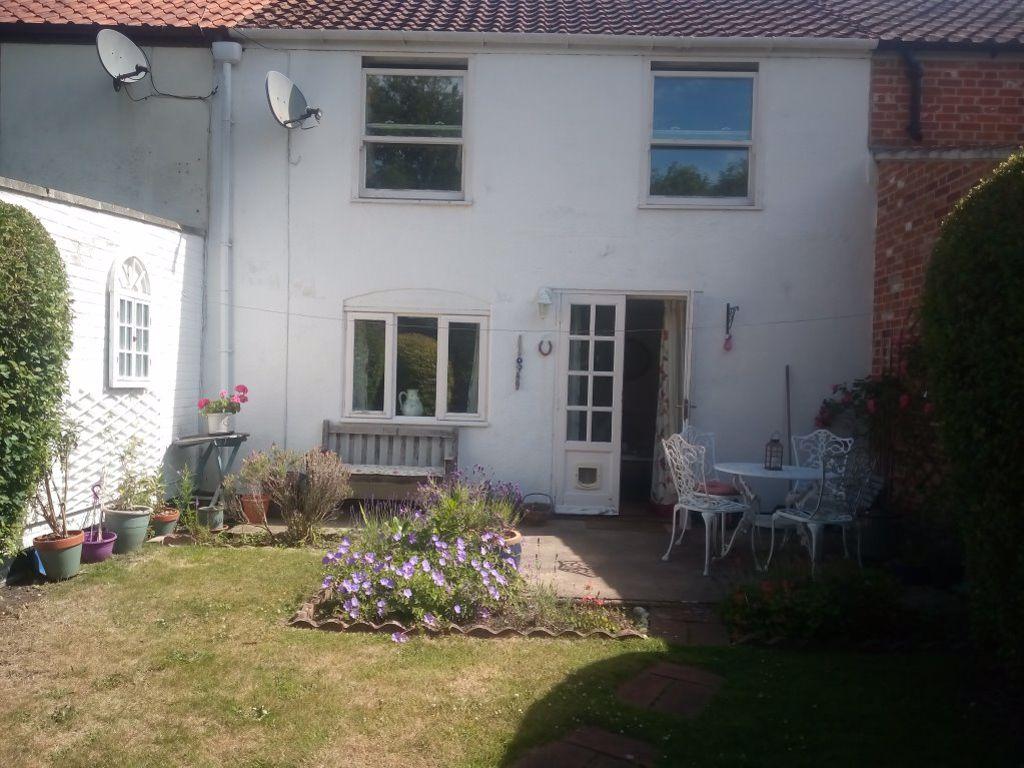 Wapping, Ormesby St Margaret 2 bed cottage £850 pcm (£196 pw)