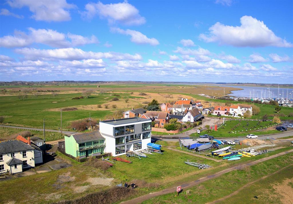 Ferry Road, Felixstowe 4 bed house £4,000 pcm (£923 pw)