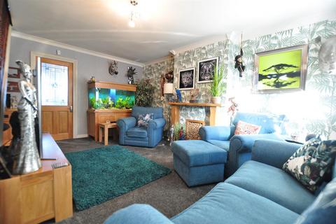 142 Apperley Way, Halesowen, B63 2XS