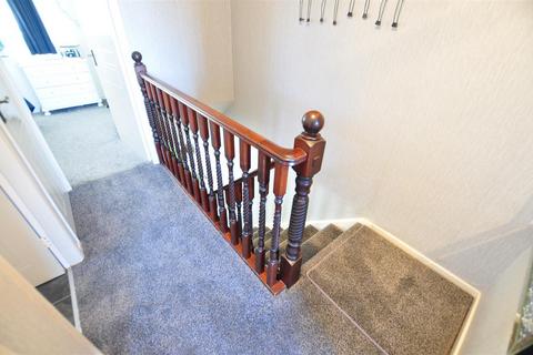 142 Apperley Way, Halesowen, B63 2XS