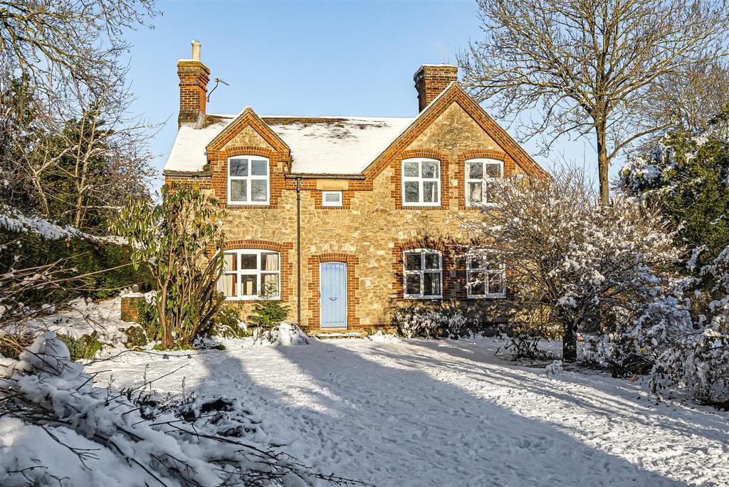 Blacklands, East Malling 2 bed detached house for sale £590,000