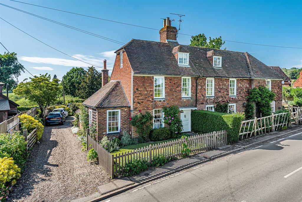 Hunton Hill, Hunton 3 bed cottage for sale £600,000