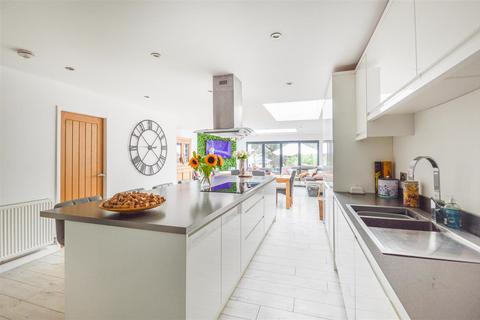 307 Beverley Road, Anlaby, Hull, HU10 7AH