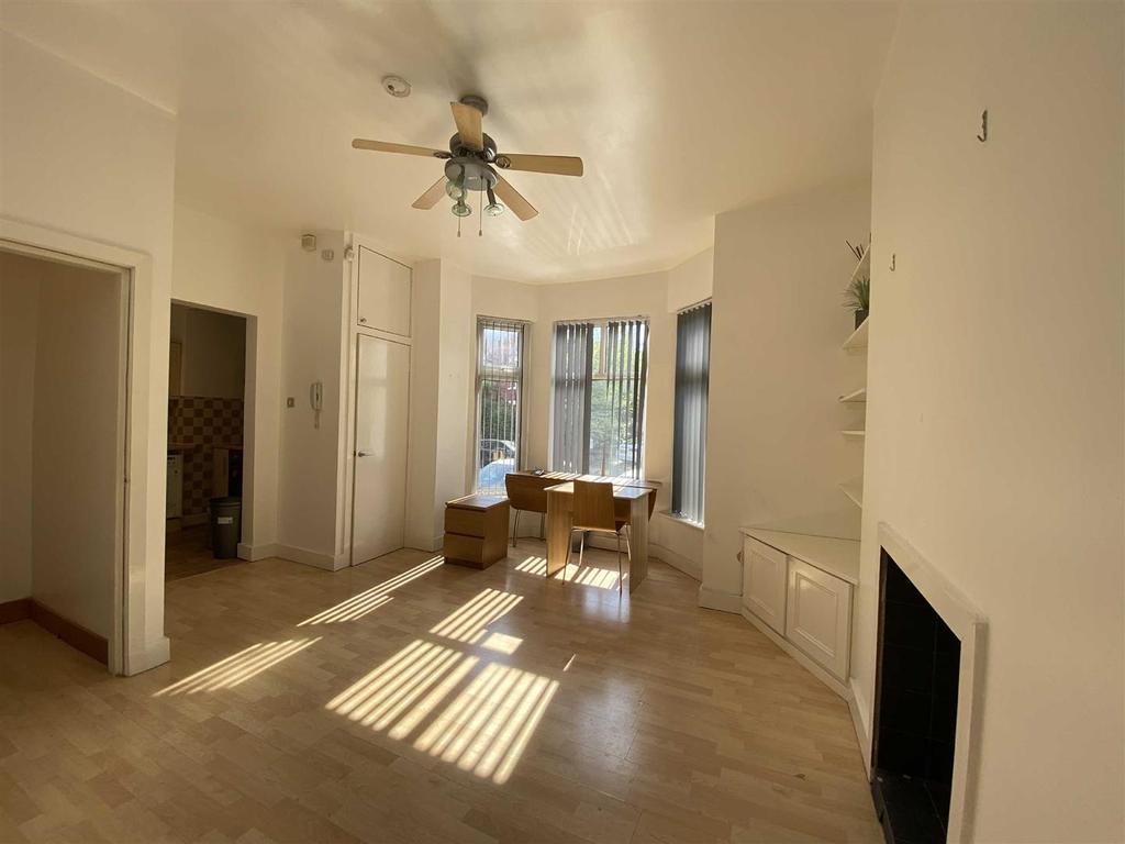 Ellesmere Road, Chorlton 2 bed flat £995 pcm (£230 pw)