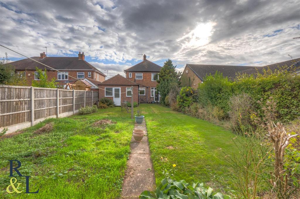 Priory Avenue, Tollerton, Nottingham 3 bed detached house £350,000