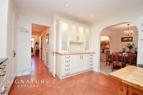 20 Dinmore, Bovingdon, Hemel Hempstead, HP3 0QW