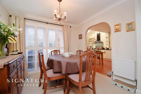 20 Dinmore, Bovingdon, Hemel Hempstead, HP3 0QW