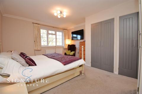 20 Dinmore, Bovingdon, Hemel Hempstead, HP3 0QW