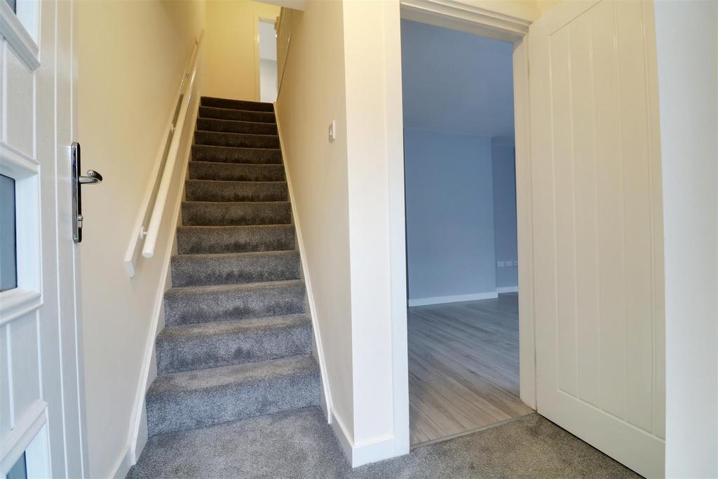 Edison Road, Beechdale, Walsall 3 bed terraced house £1,100 pcm (£254 pw)