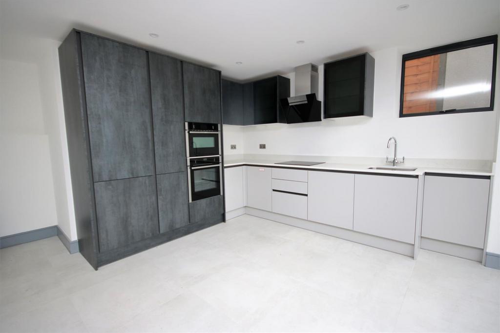 Luxury fitted kitchen/diner: